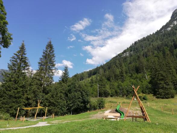 Baumbett, Rutsche, Kletterturm