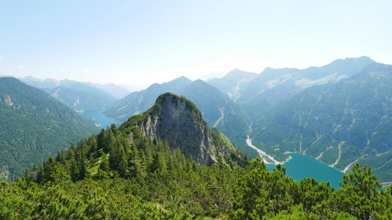 Blick auf Plansee (links) und Heiterwanger See (rechts)