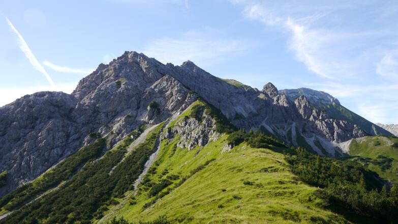 Blick auf den Nordwestgrat des Sattelkopfes, rechts Sattelköpfle und Glasfelderkopf