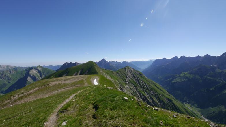 Kreuzeck (Bildmitte) von Süden