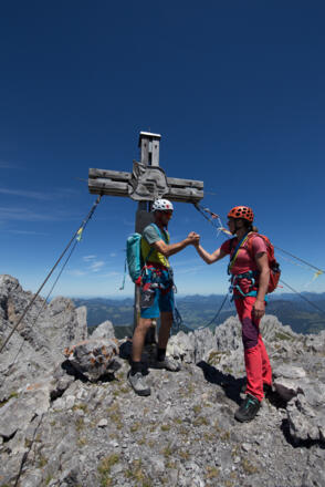 Gipfel-Handschlag an der Vorderen Karlspitze
