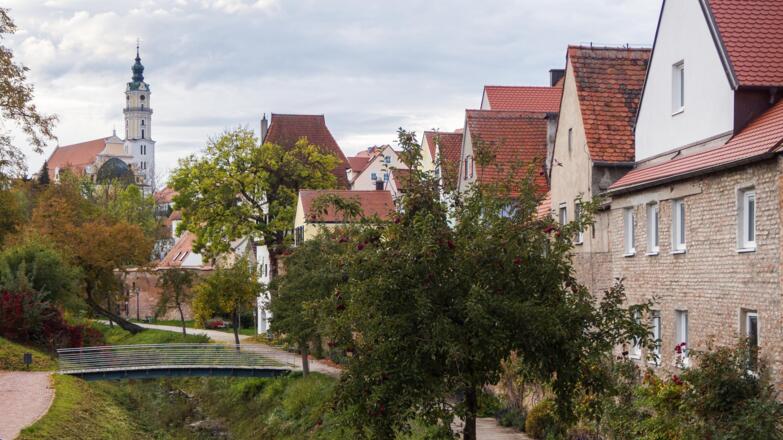 Schleifenroute - Blick auf die historische Stadtmauer