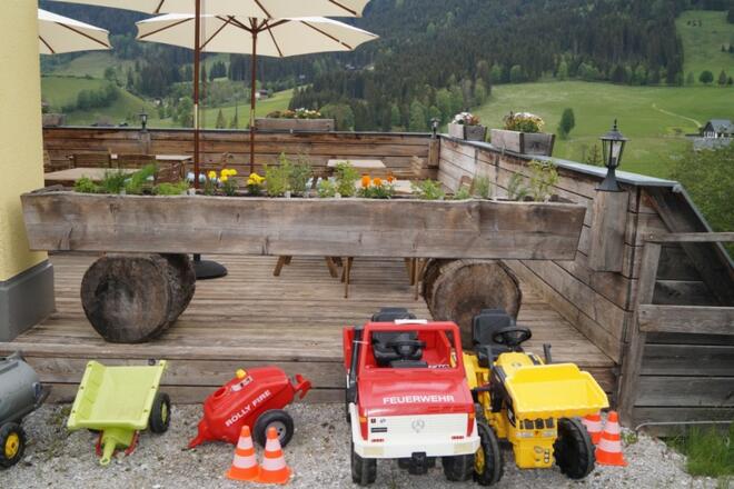 Fuhrpark für die kleinen Gäste
