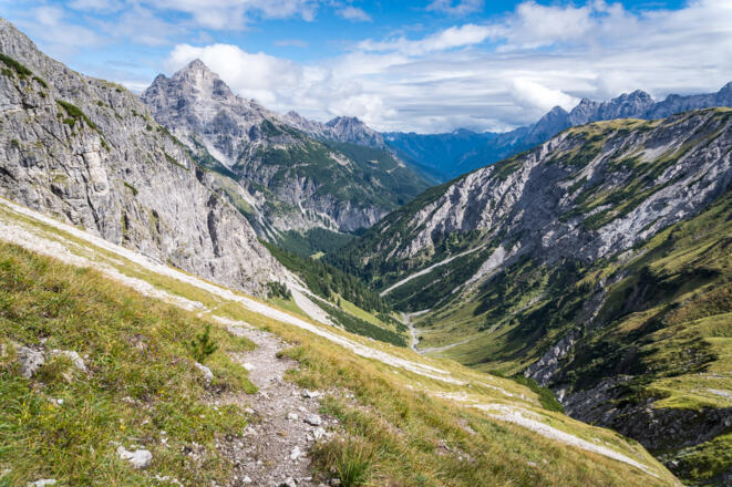 Am rechten Bildrand ist der Kanzbergrücken gut zu erkennen.