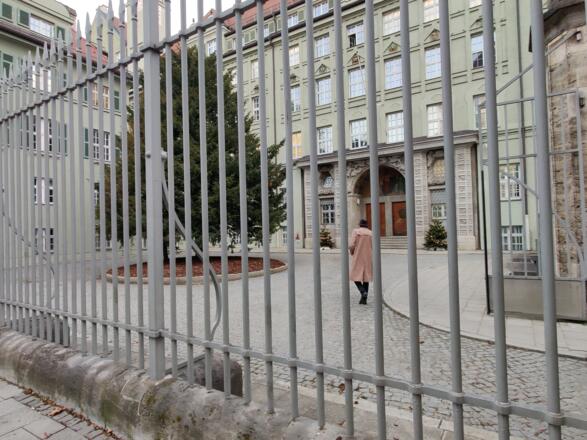 B. Polizeipräsidium München Ettstraße