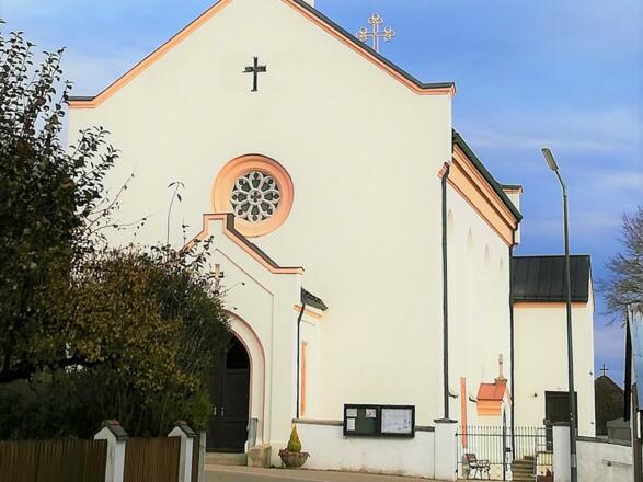 Eingangsbereich der Kathol. Pfarrkiche St. Petrus in Wolfersdorf