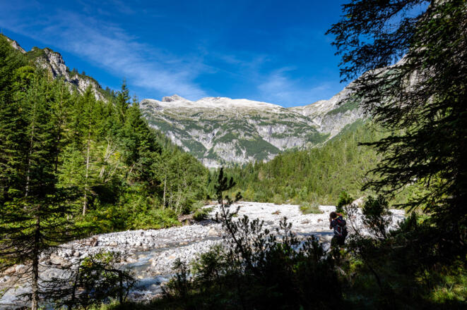 Das Jochbachtal mit dem Gipfelaufbau des Großen Wilden im Hintergrund.