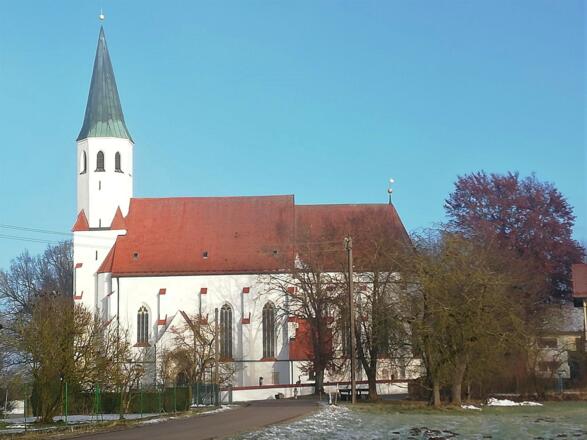 Blick auf die Filialkirche St. Georg von Süden