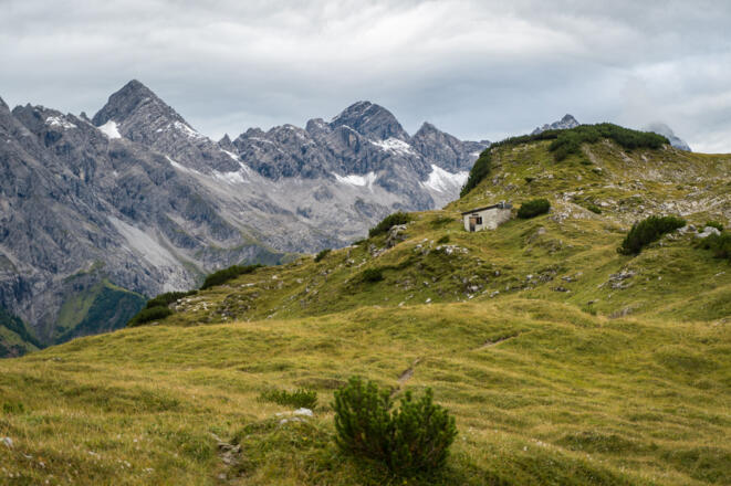 Blick vom Kanzbergrücken zur Hornbachkette.
