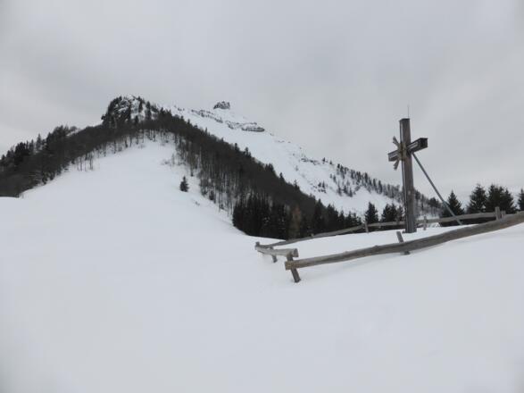 Wegkreuz im Sattel