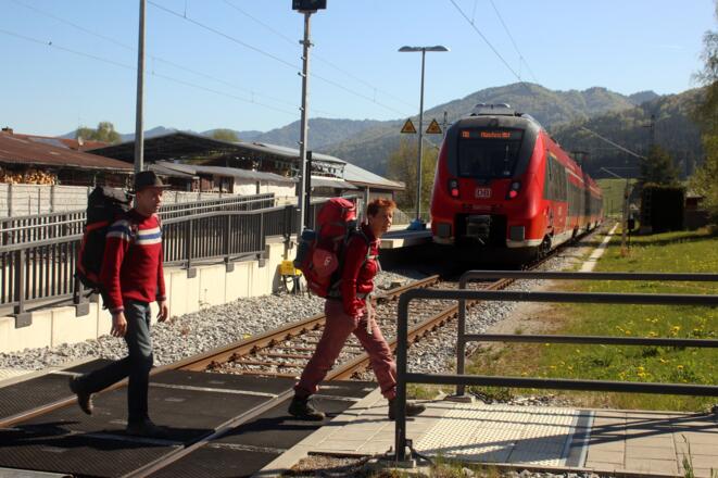 Bequem mit der Bahn bis zum Bahnhof Kochen und dann mit dem Bus zum Kesselbergsattel