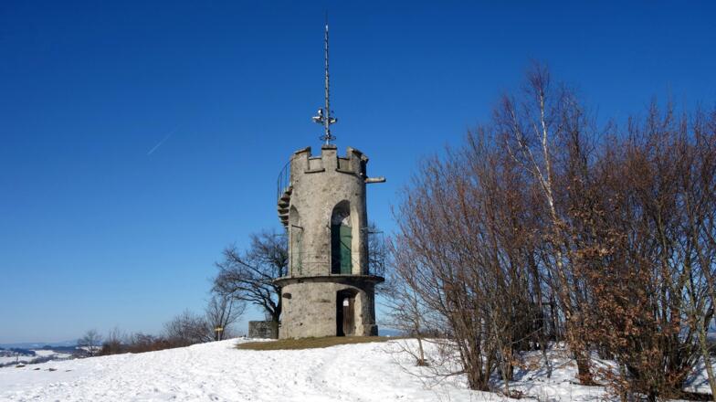 Begehbare Aussichtswarte ~665m