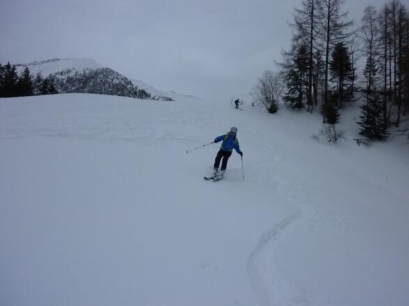 Abfahrt neben der Piste