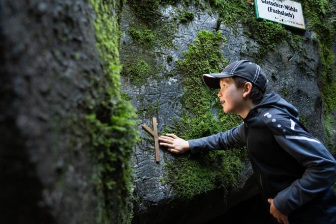 Geheime Zeichen auf dem Weg