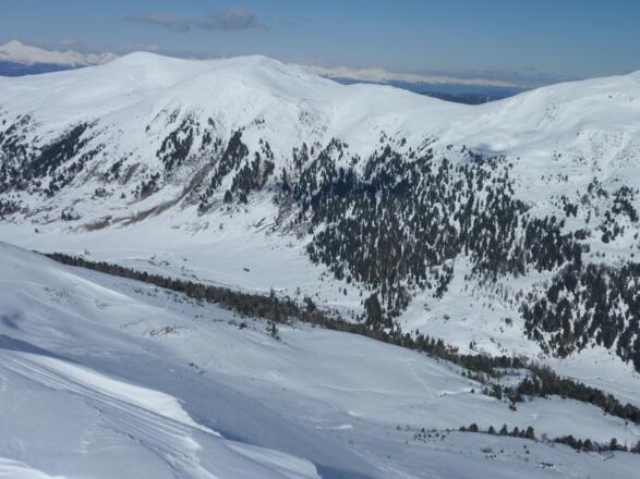 Tiefblick ins Rosanintal, darüber Schilchernock und Ochsenriegel