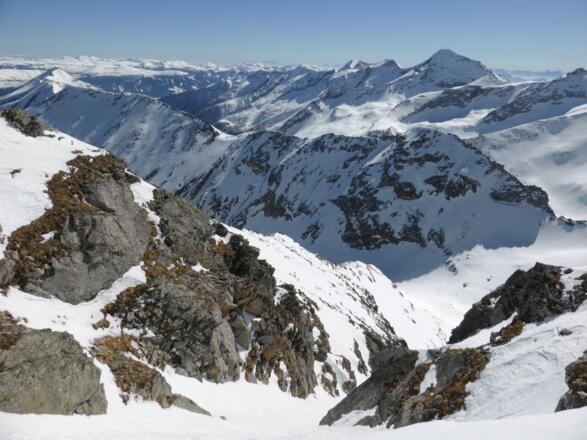 Blick über die Gipfel des Pöllatales