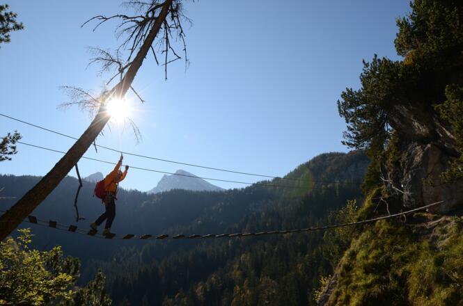 Einfach cool: Watzmannblick von der Hängebrücke des Grünstein-Steiges.