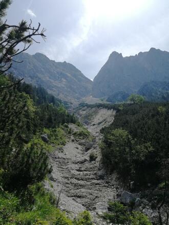 Mittagsreißn hinauf bis kurz vorm Wandfuß/Mittagsschlucht (1.320-1.650 m)