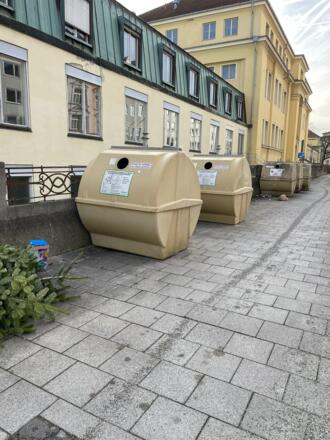 Wertstoffinsel in der Königinstr. 55