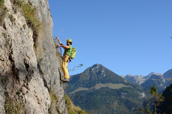 Der Grünstein-Steig kombiniert netten Fels mit Ausblick, z.B. zum Jenner