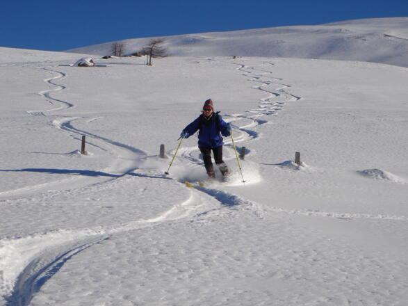 Zu tief sollte der Pulverschnee bei dieser Hangneigung nicht sein