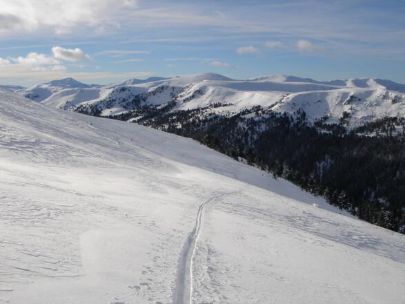 Nockberge auf der anderen Seite des Schönfelds