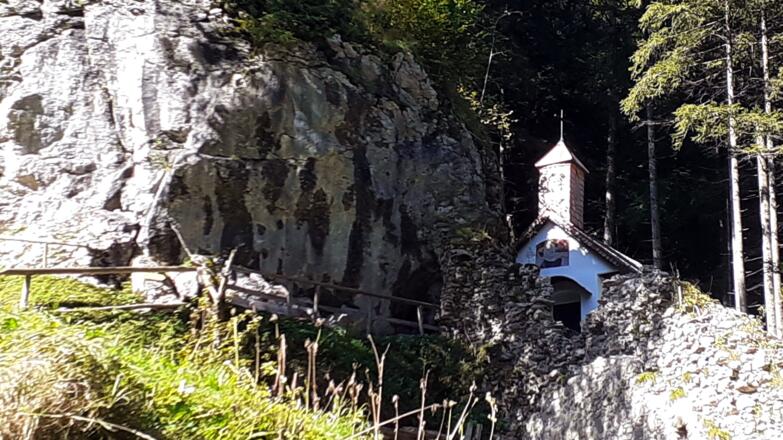 Zurück, Blick zur Kapelle