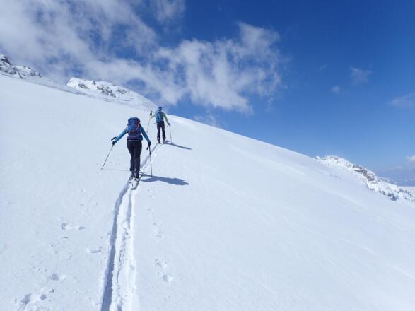 Schöner Hang zum Skigipfel