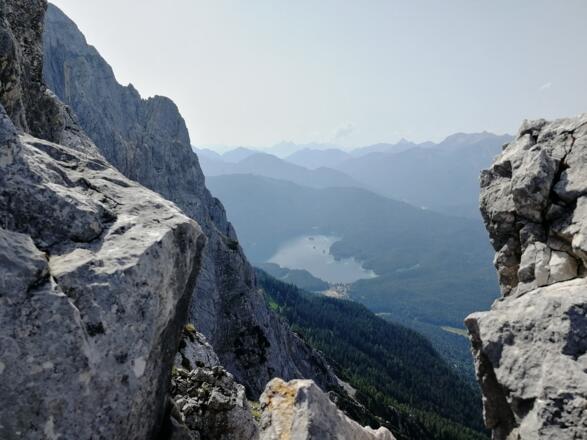 Am Grat mit Blick auf den Eibsee