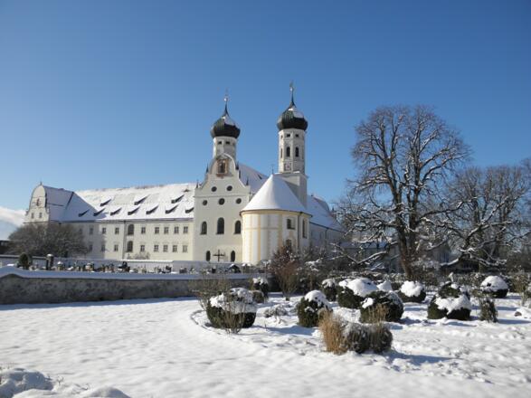 Das Kloster Benediktbeuern ist eine ehemalige Abtei der Benediktine. Heute ist es eine Niederlassung der Salesianer Don Boscos.