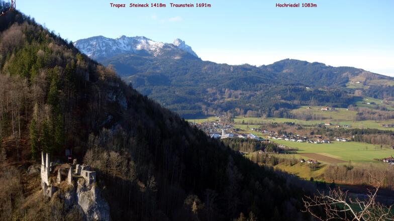Rückblick zur Ruine Scharnstein mit Steineck und Traunstein