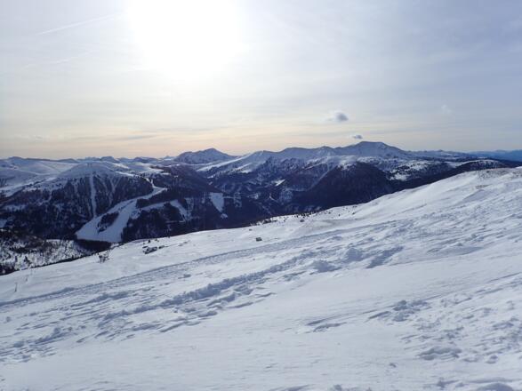 Blick über die Bluatige Alm zu den Innerkremser Nockbergen