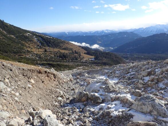 Querung des Schuttstromes