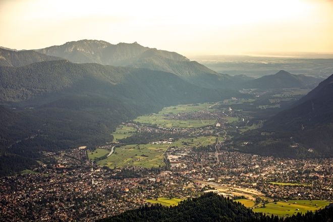 Blick auf Garmisch-Partenkirchen vom Wank