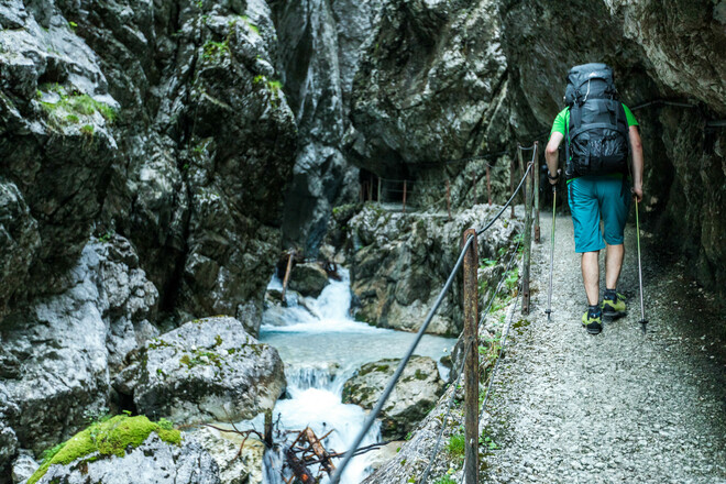 Wanderer in Höllentalklamm