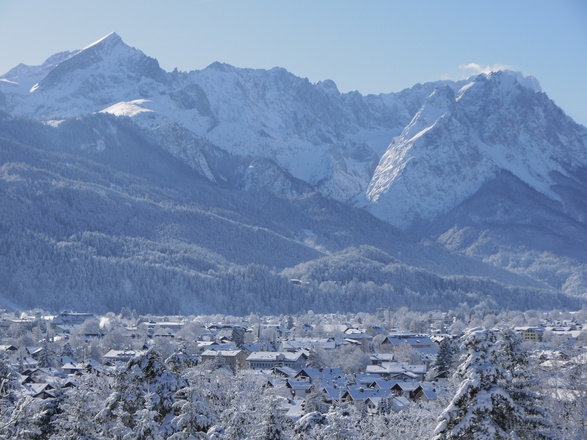Panoramablick zur Zugspitze