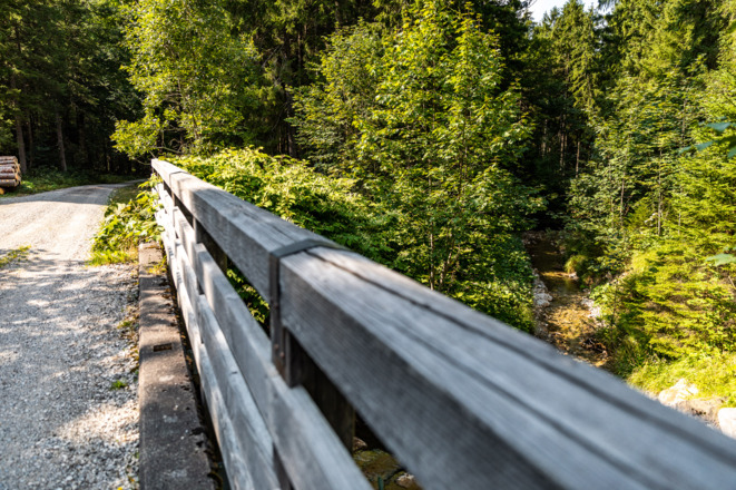 Brücke auf dem Weg in Richtung Schloss Linderhof
