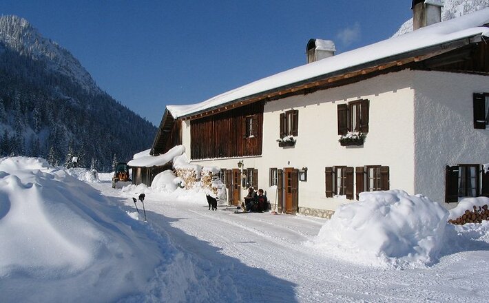 Die winterliche Esterbergalm.
