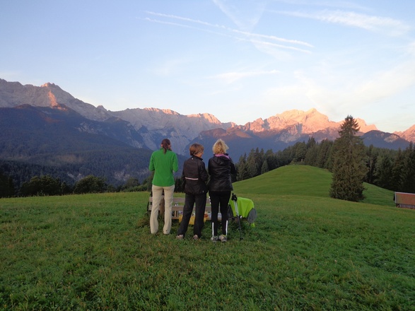 Blick ins Wetterstein- und Zugspitzgebirge, vom Eckbauer