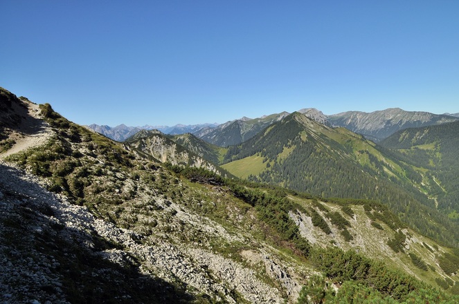Steig hinter dem Grat Richtung Kramerspitze