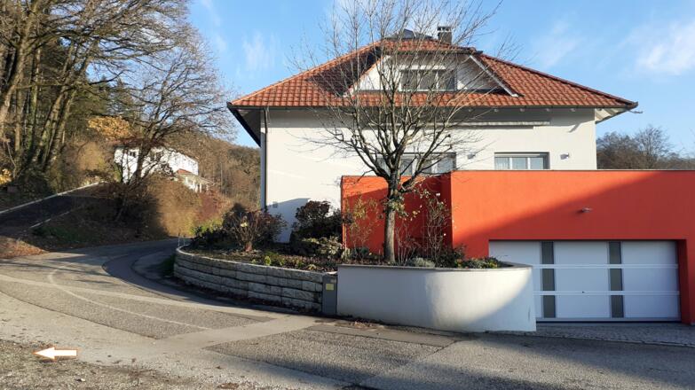 Am Beginn der Steinbruchstraße/Lackenweg ansteigen (~305 m).