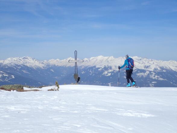 Das Gipfelkreuz liegt nicht am höchsten Punkt