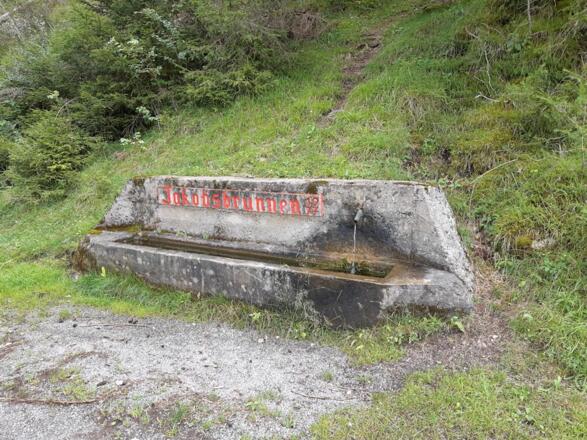 Jakobsbrunnen am Wegesrand