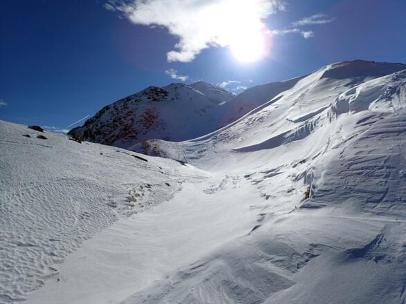 Mulde unterhalb des Gipfels