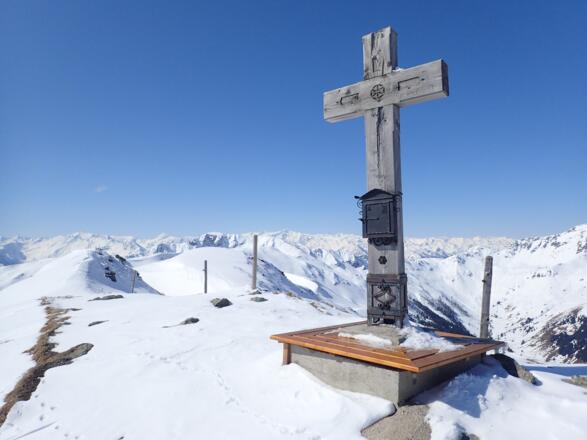 Das Kreuz steht nicht am höchsten Punkt