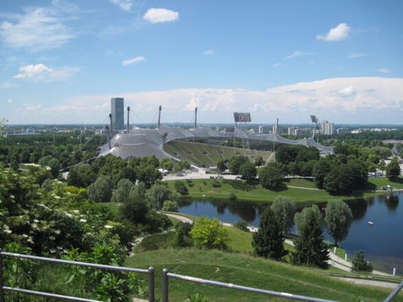 Blick vom Olympiaberg auf das Olympiastadion