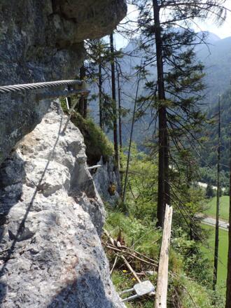 Quergang vor der Seilbrücke