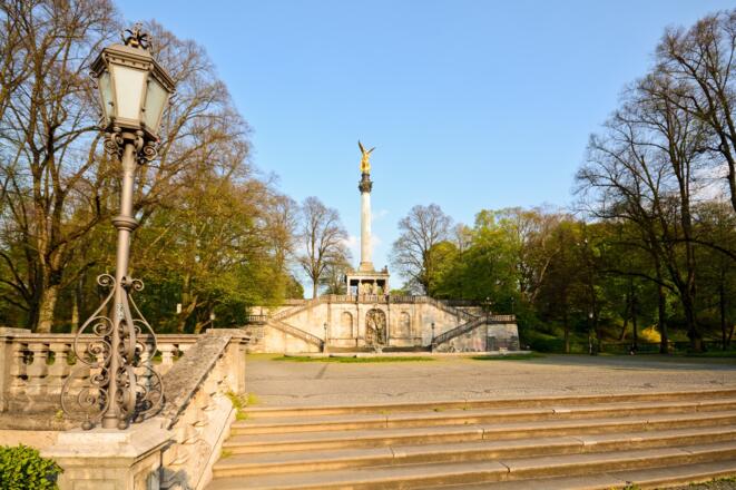 Der goldene Friedensengel in den Maximiliansanlagen