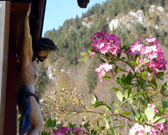 Bei diesem schönen Wegkreuz beginnt der Gatterlweg nach Ettenberg.