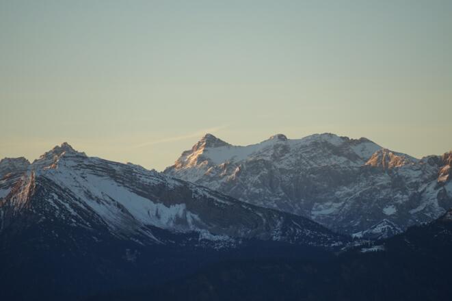 Blick über den Schafreuter auf Birkkarspitze und Ödkarspitze